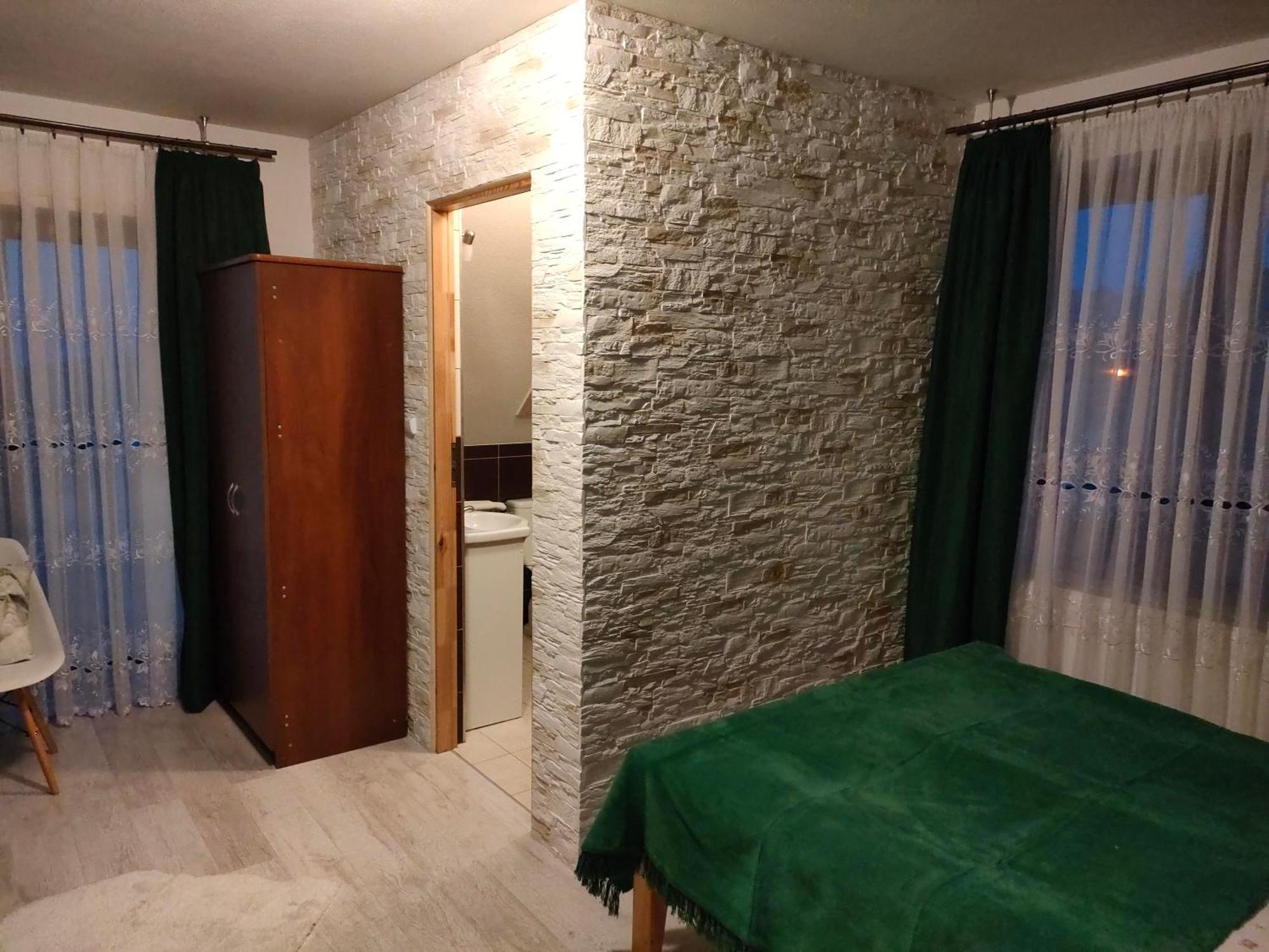 Pokoje U Mrugaly Czerwienne Habitación foto